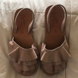 Seychelles ruffle sandal